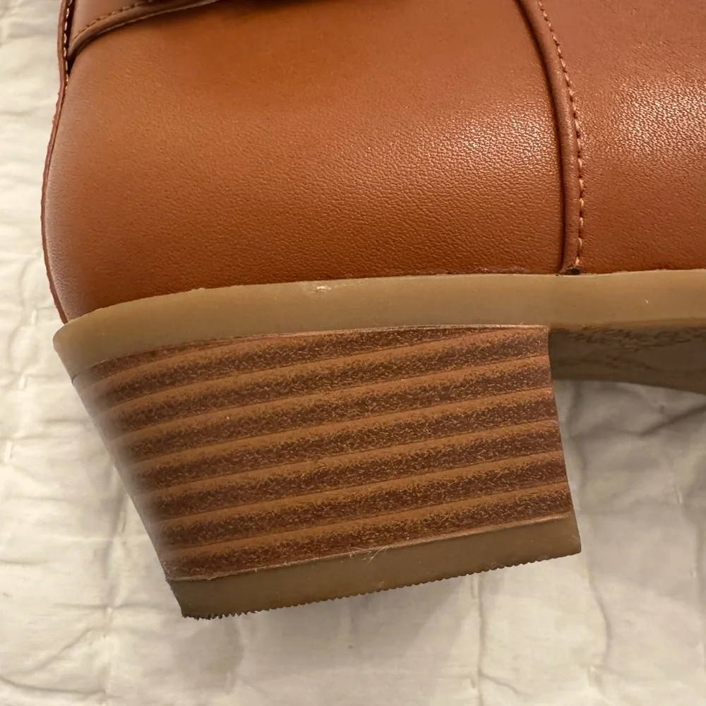 Vionic Millie toffee leather bootie w/silver buckle & side zipper - 9.5W - Picture 9 of 9